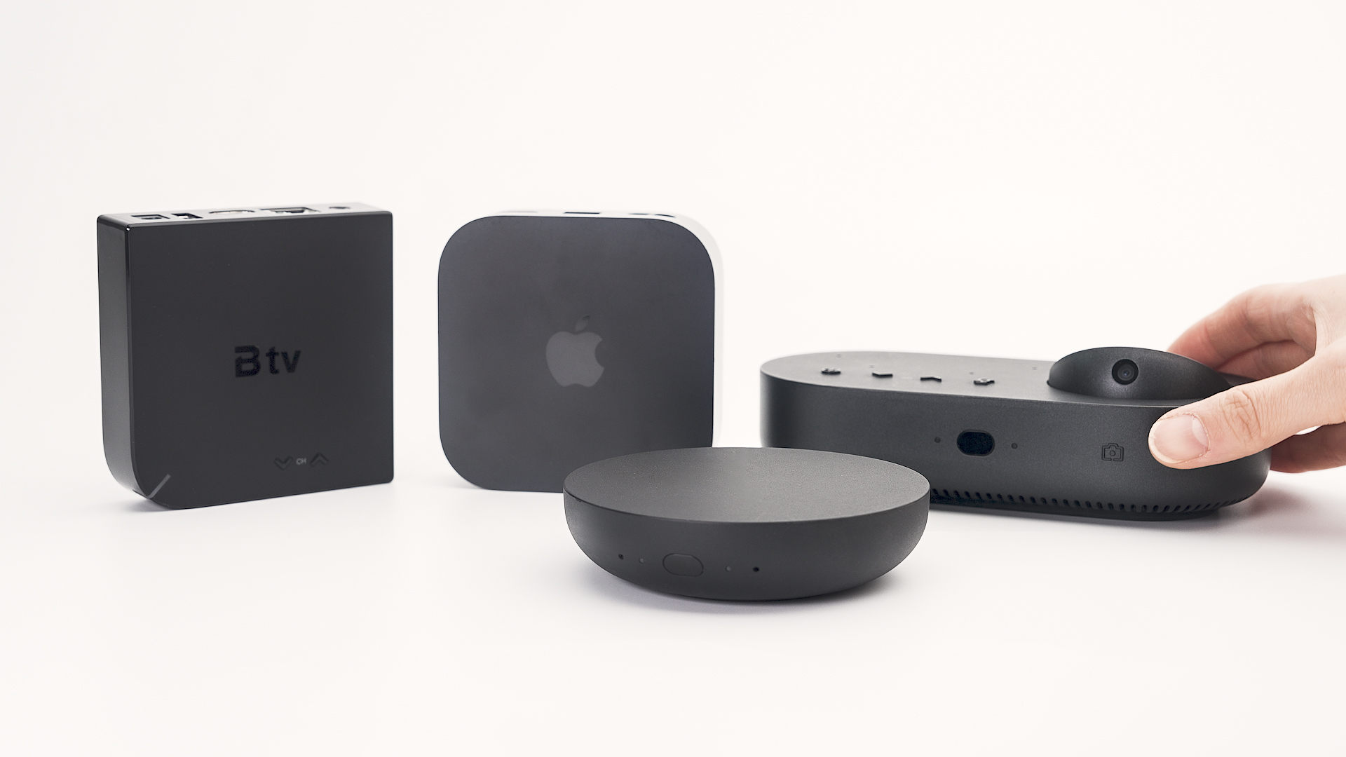 SK브로드밴드에서 출시한 현행 셋톱박스 모음.jpg